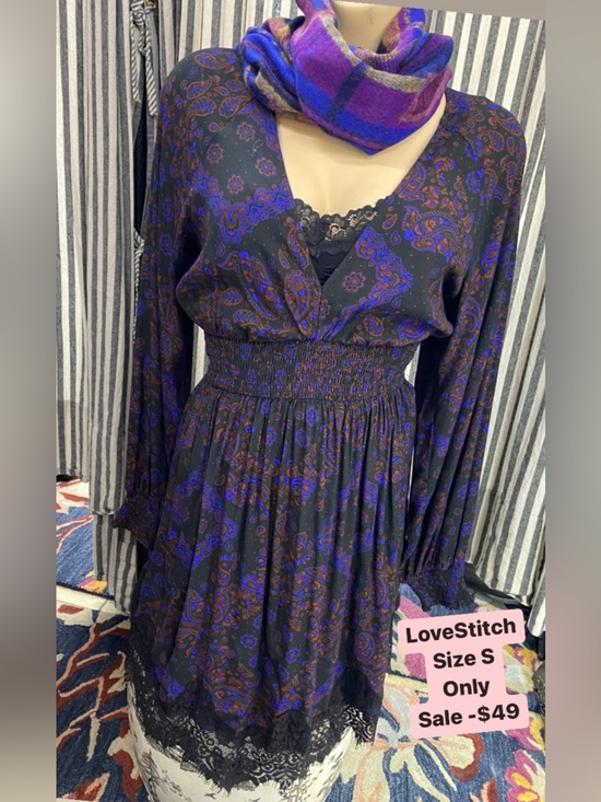 LoveStitch Dresses & Skirts - NWT LoveStitch Black dress lace vneck smocked waist- long sleeve paisley print S